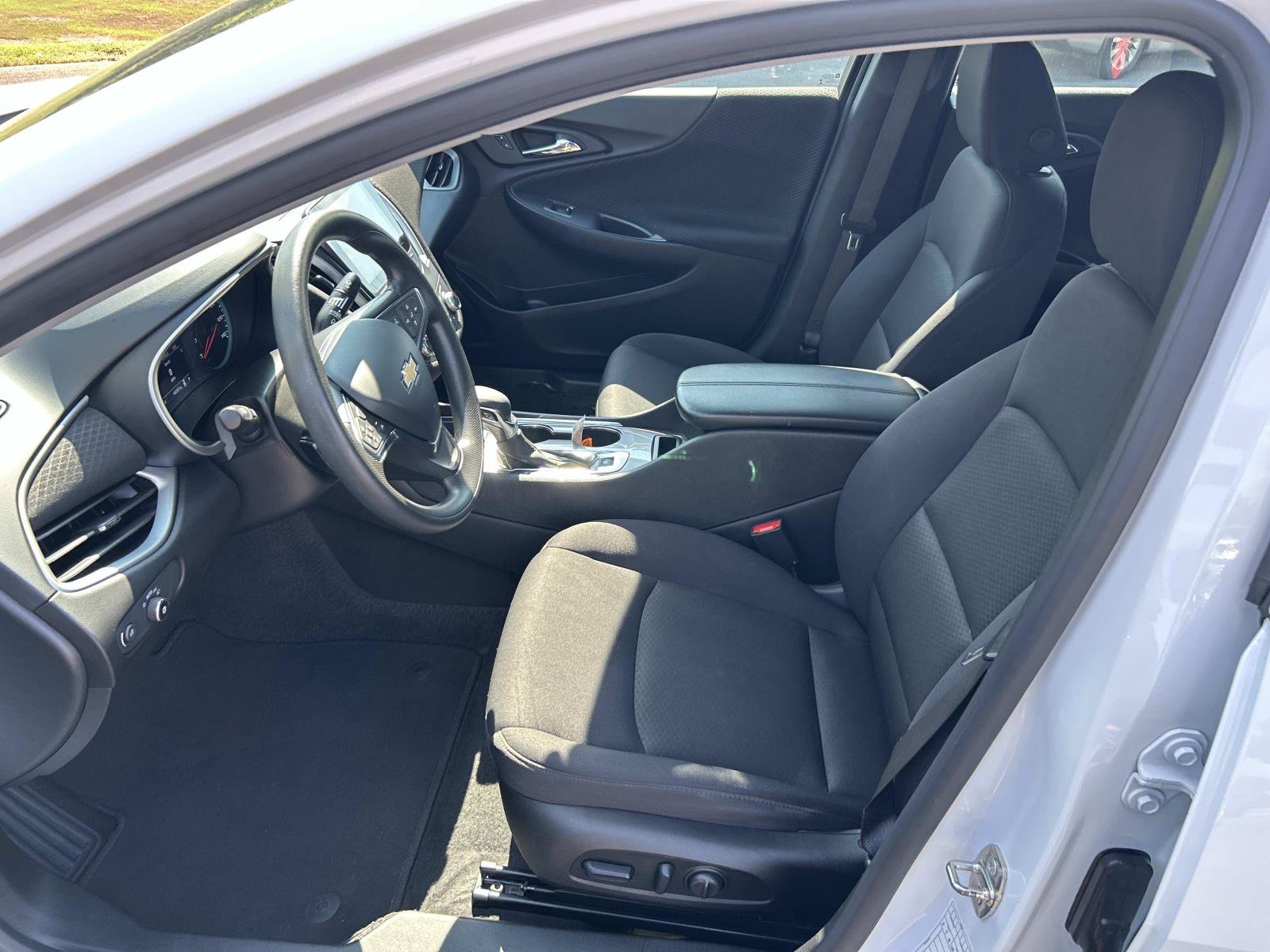 Used 2024 Chevrolet Malibu LT FWD image 25