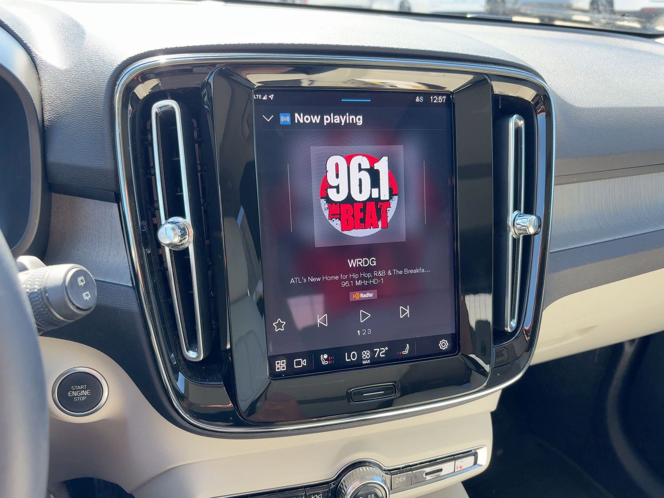 Used 2023 Volvo XC40 B5 Plus w/ Climate Package image 21