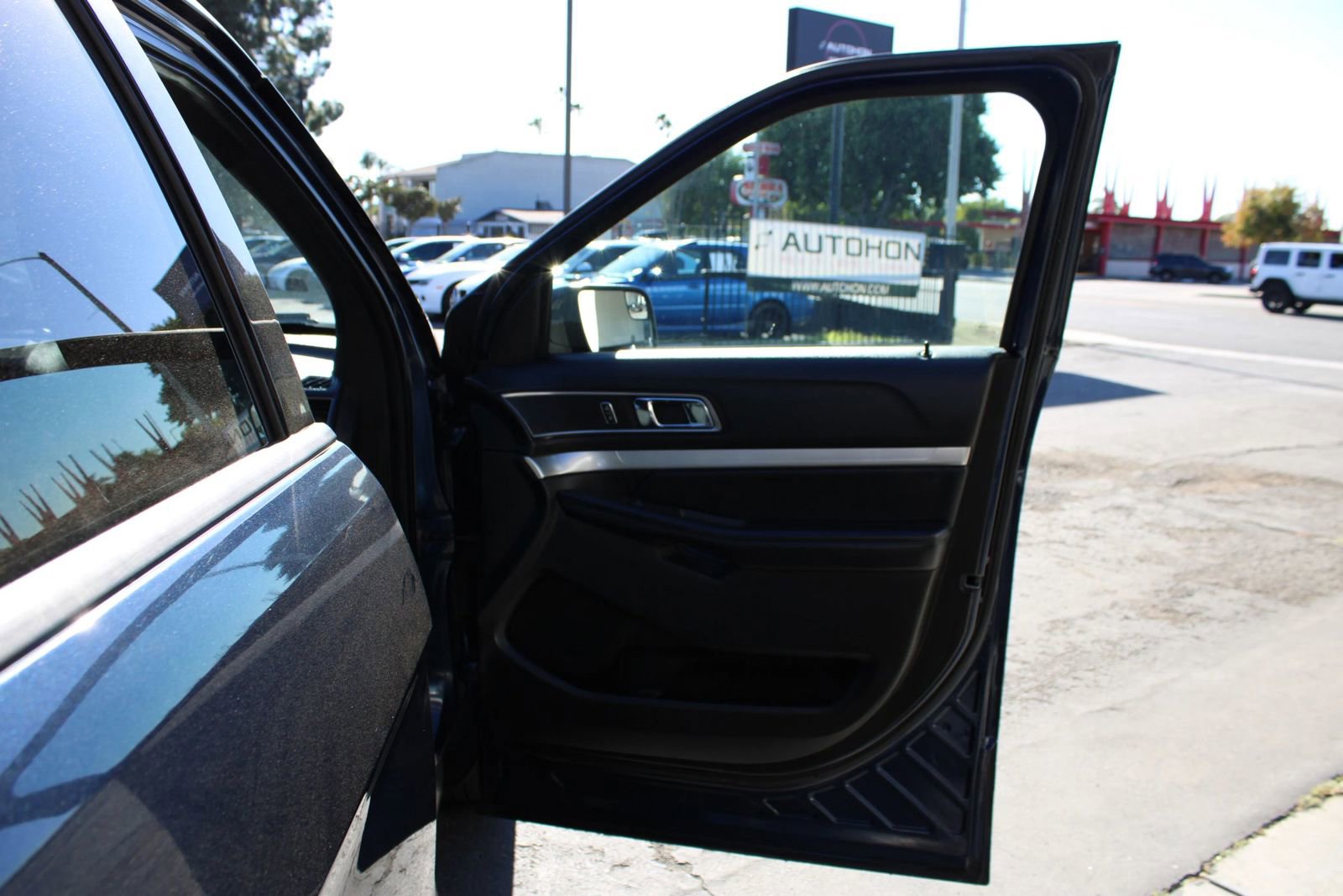 Used 2017 Ford Explorer XLT w/ Equipment Group 201A image 16