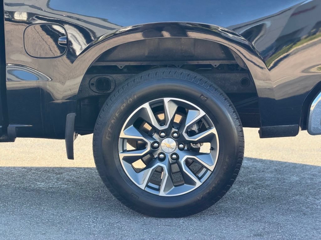 Used 2023 Chevrolet Silverado 1500 LT AWD/4WD image 3