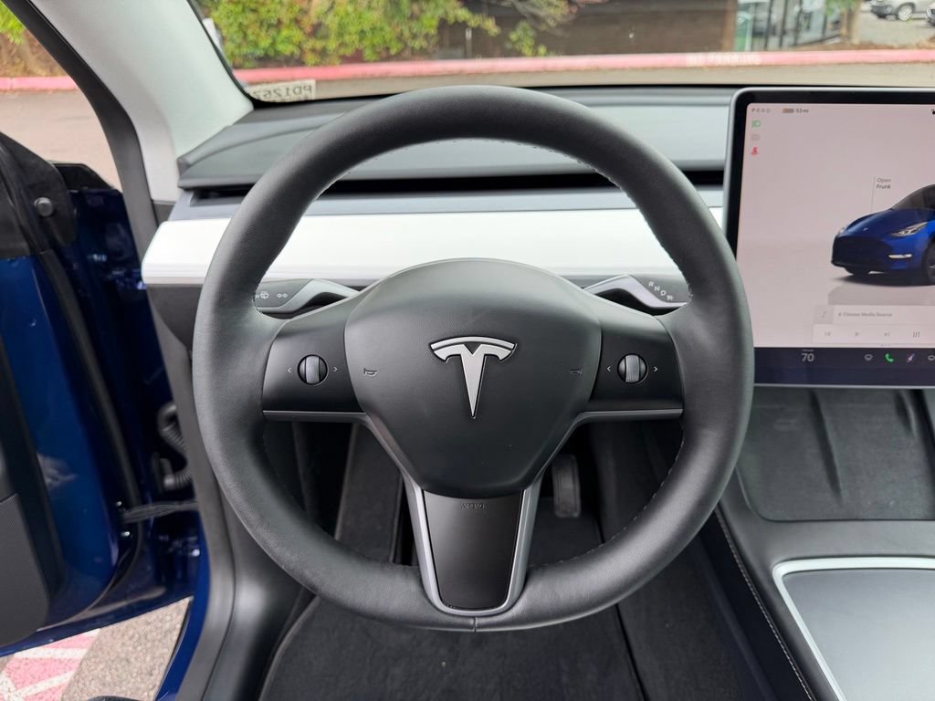 Used 2025 Tesla Model Y Long Range AWD/4WD image 19