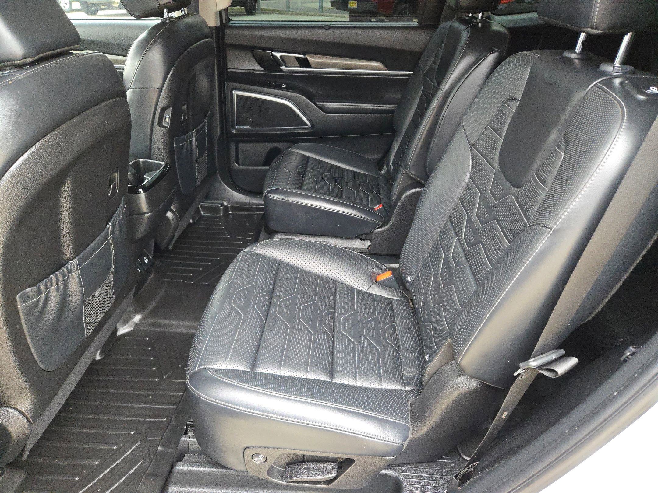 Used 2022 Kia Telluride SX w/ SX Prestige Package image 14