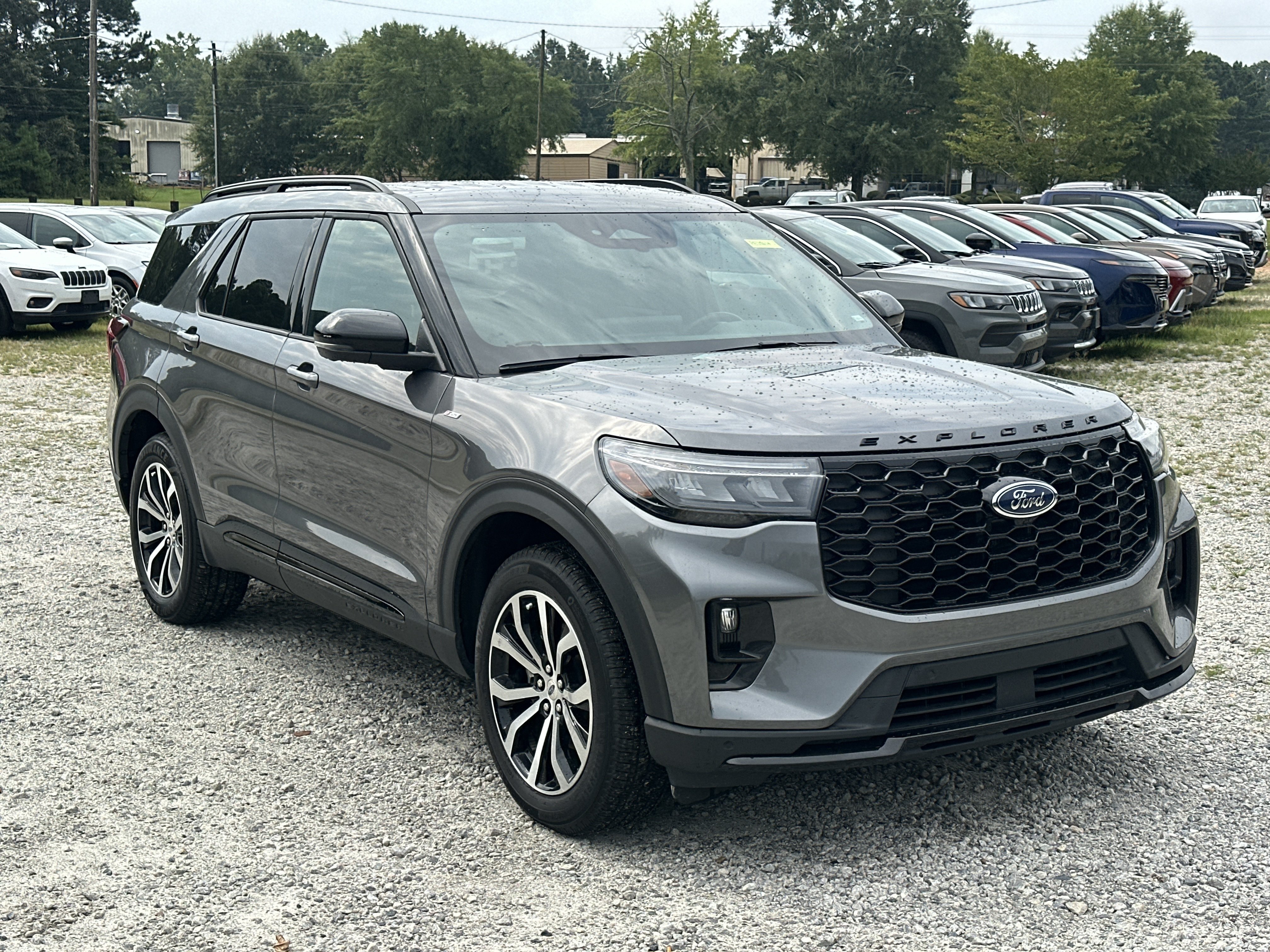 Used 2025 Ford Explorer ST-Line AWD/4WD image 3