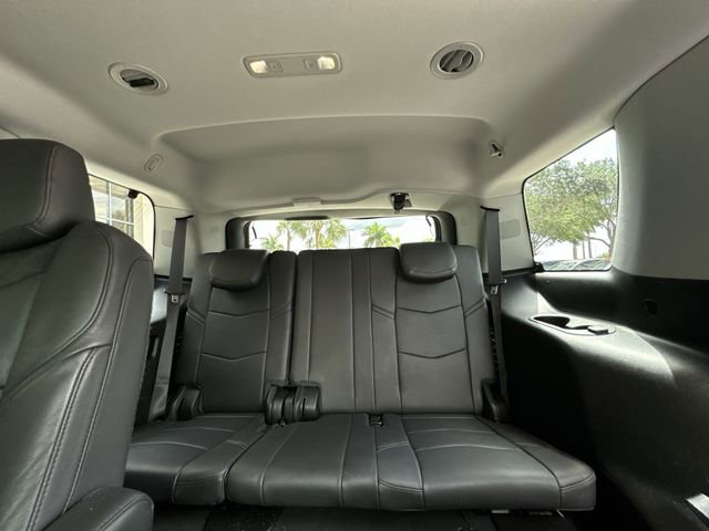 Used 2019 Cadillac Escalade Luxury AWD/4WD image 32