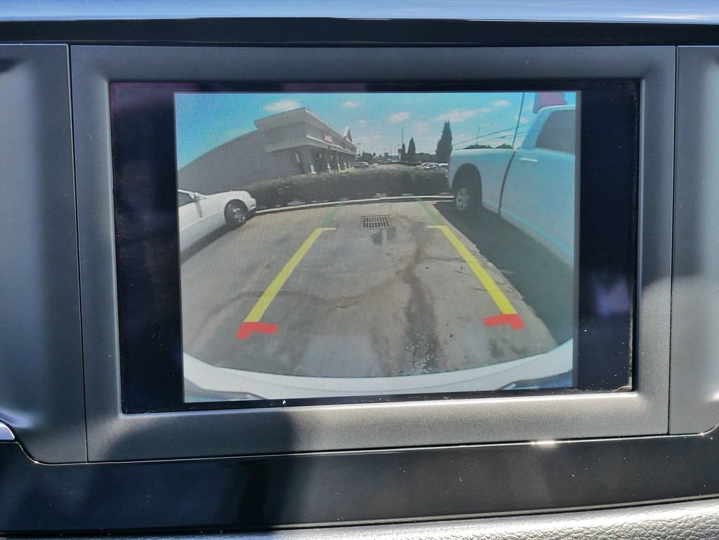 Used 2019 Chrysler Pacifica Touring-L FWD image 31