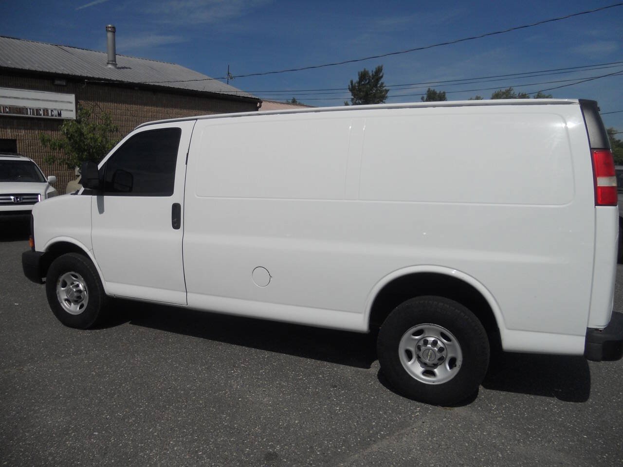Used 2013 Chevrolet Express 2500 RWD image 3