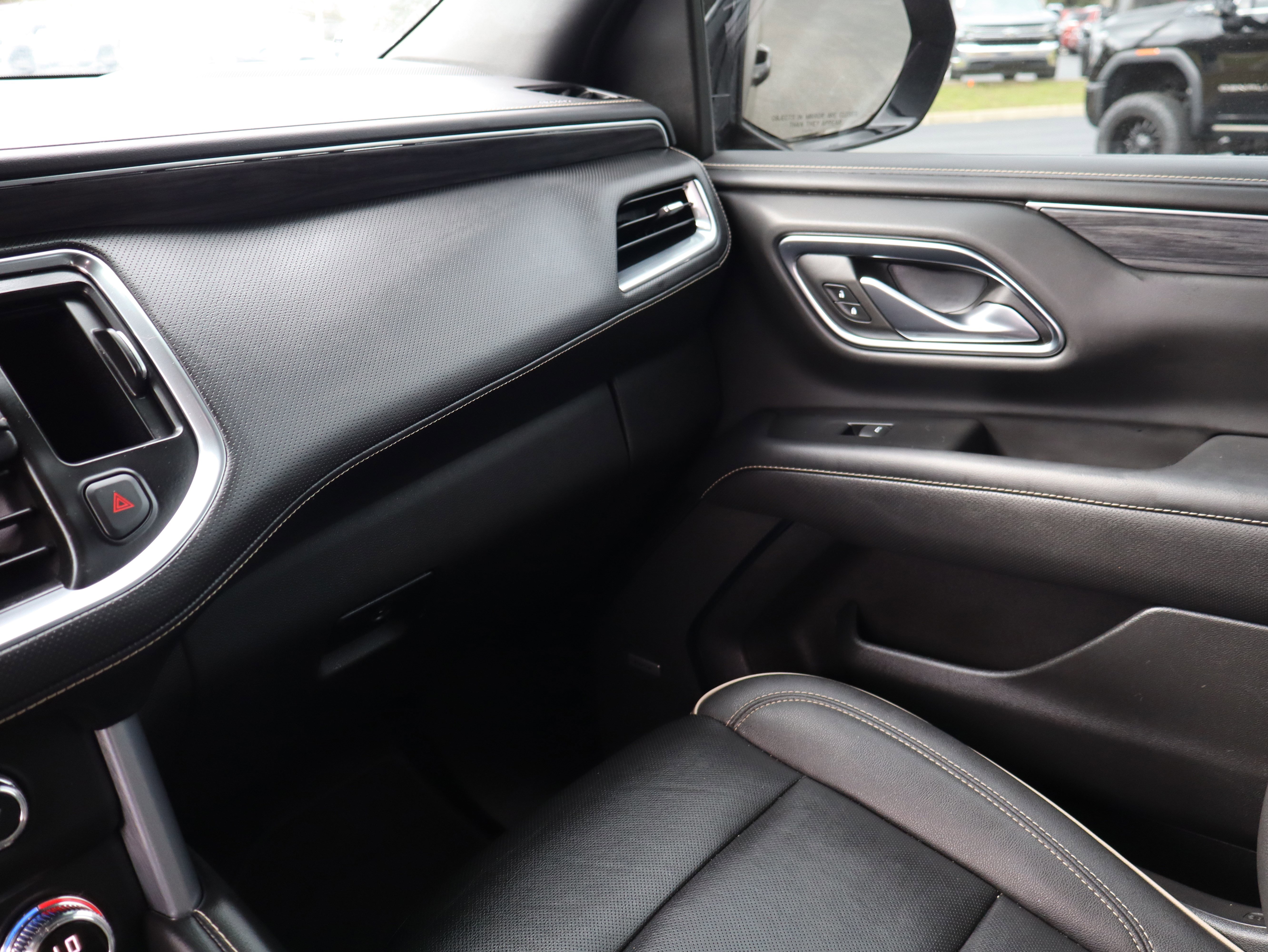 Used 2022 GMC Yukon SLT w/ SLT Premium Package image 36