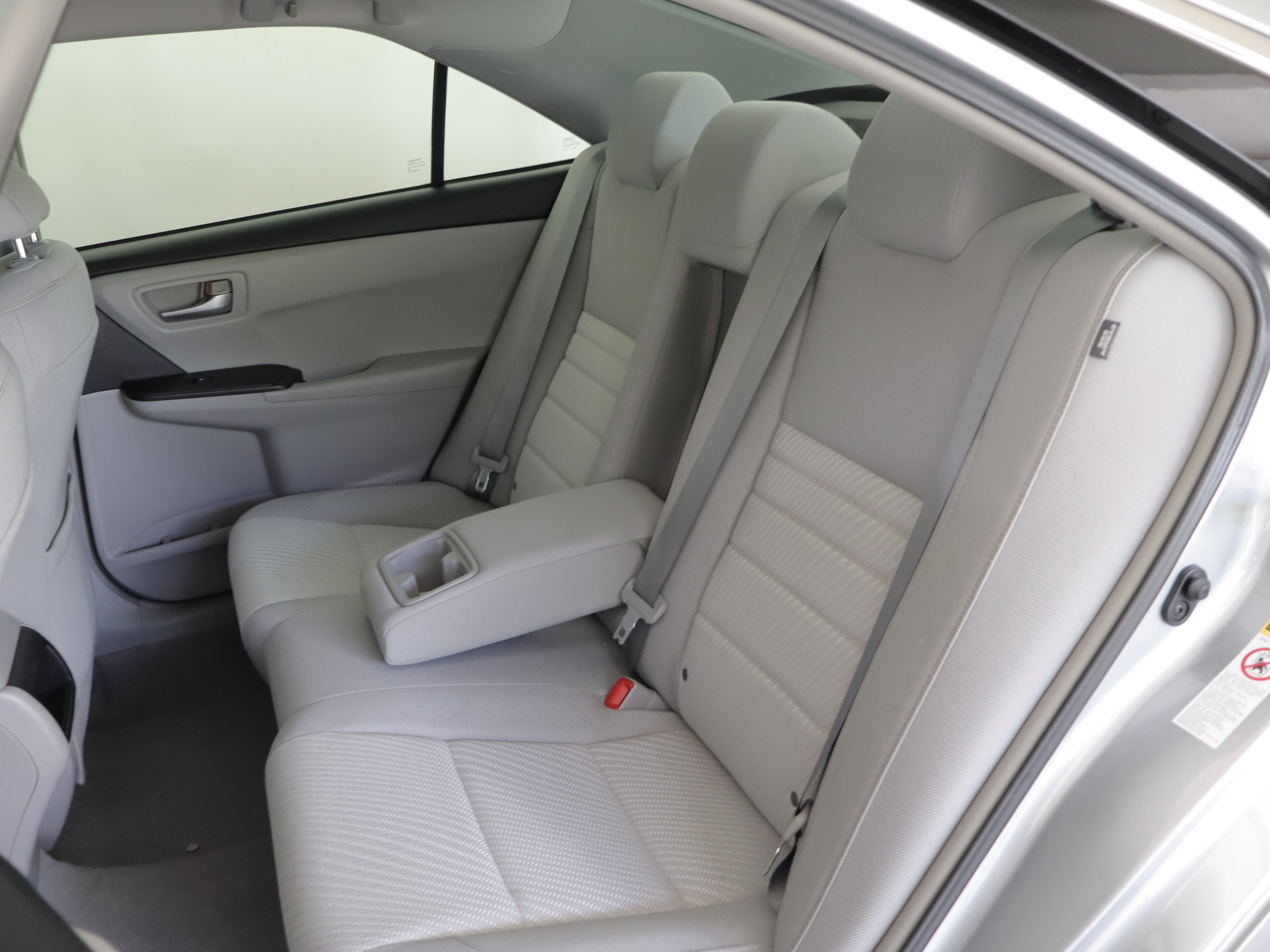 Used 2015 Toyota Camry LE FWD image 8