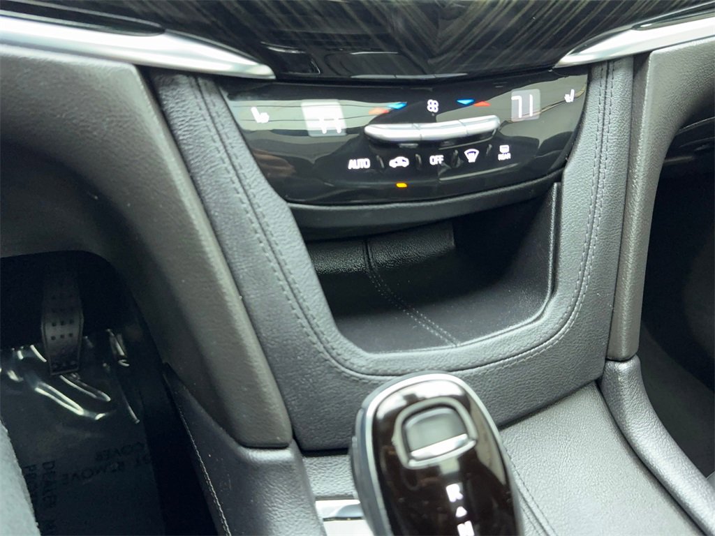 Used 2020 Cadillac XT6 Premium Luxury image 28