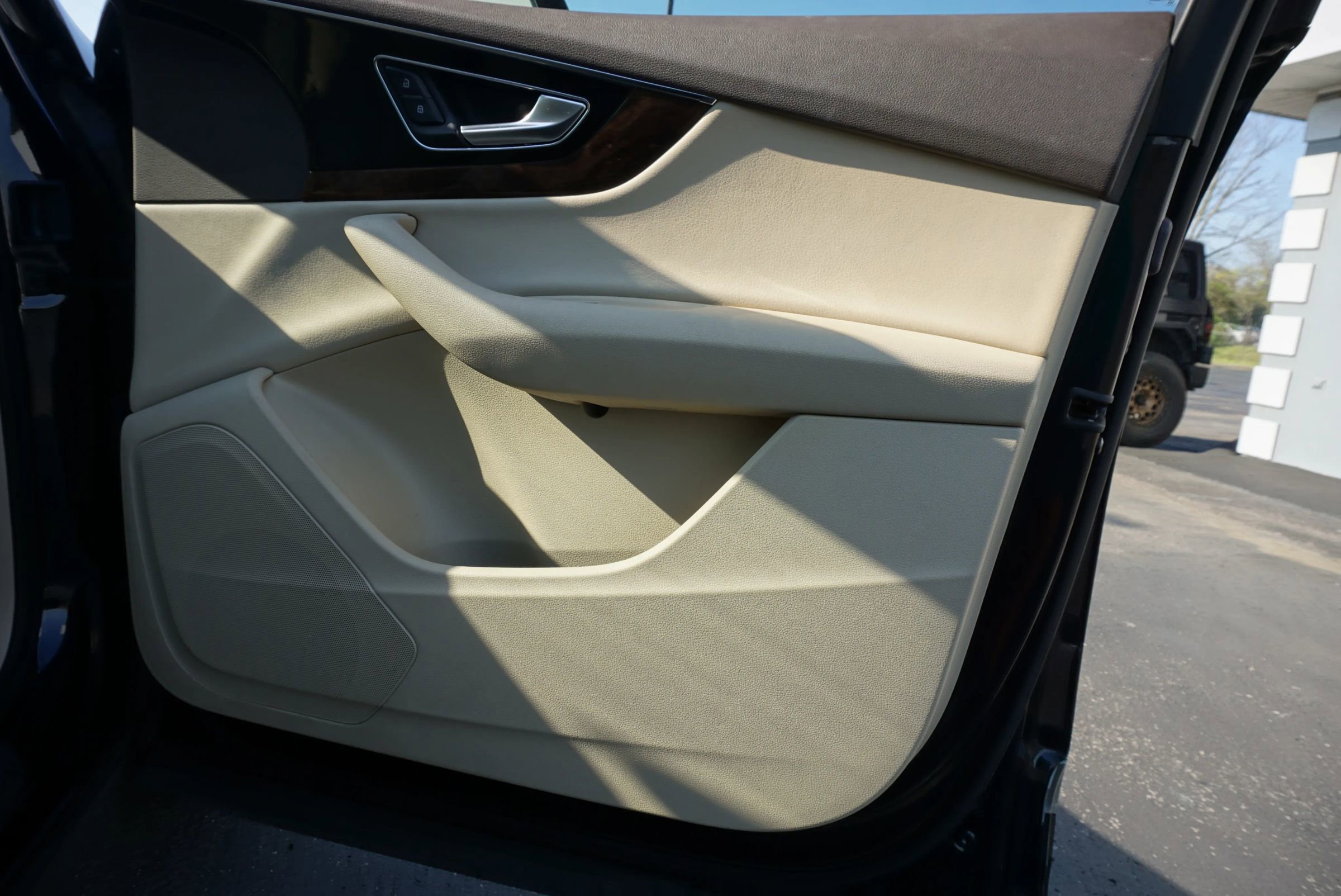 Used 2017 Audi Q7 3.0T Premium Plus image 12