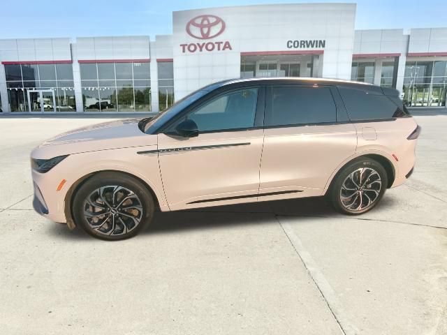 Used 2025 Lincoln Nautilus Reserve AWD/4WD image 18