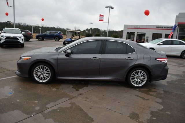 Used 2020 Toyota Camry XLE image 2