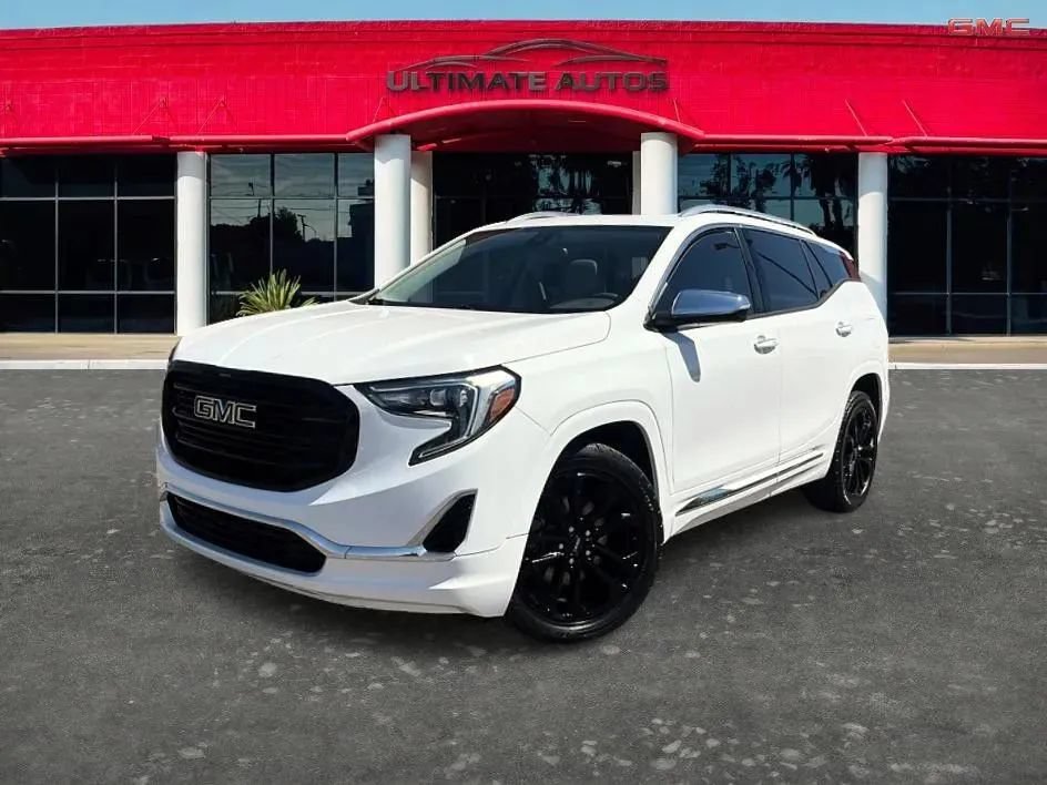 Used 2019 GMC Terrain Denali w/ Driver Alert Package II FWD image 2