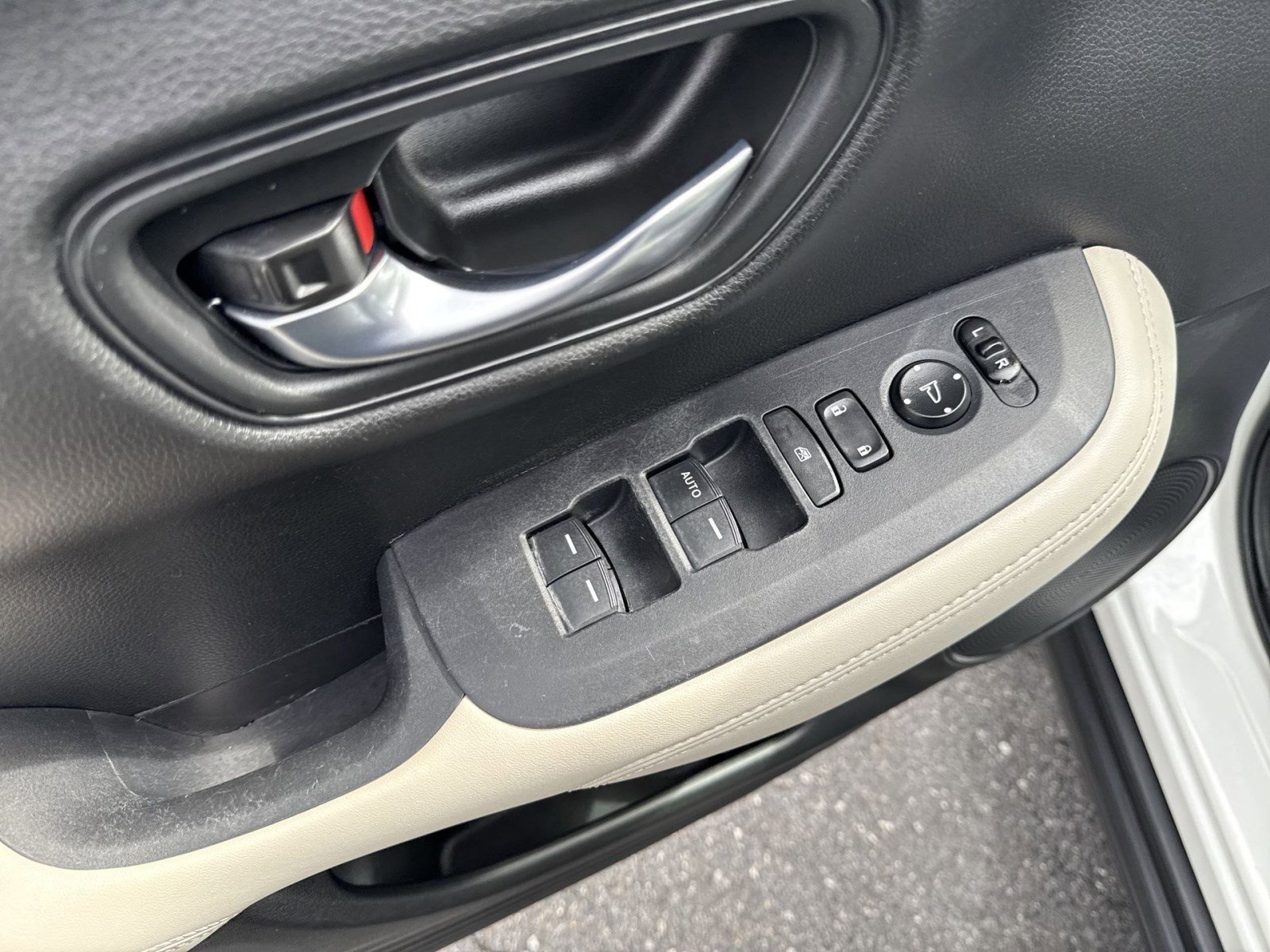 Used 2023 Honda HR-V LX image 14