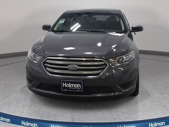 Used 2017 Ford Taurus SE image 3