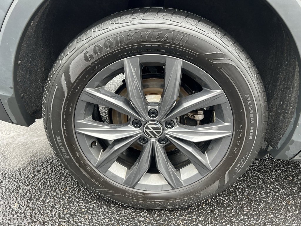 Used 2022 Volkswagen Tiguan SE w/ Panoramic Sunroof Package image 36