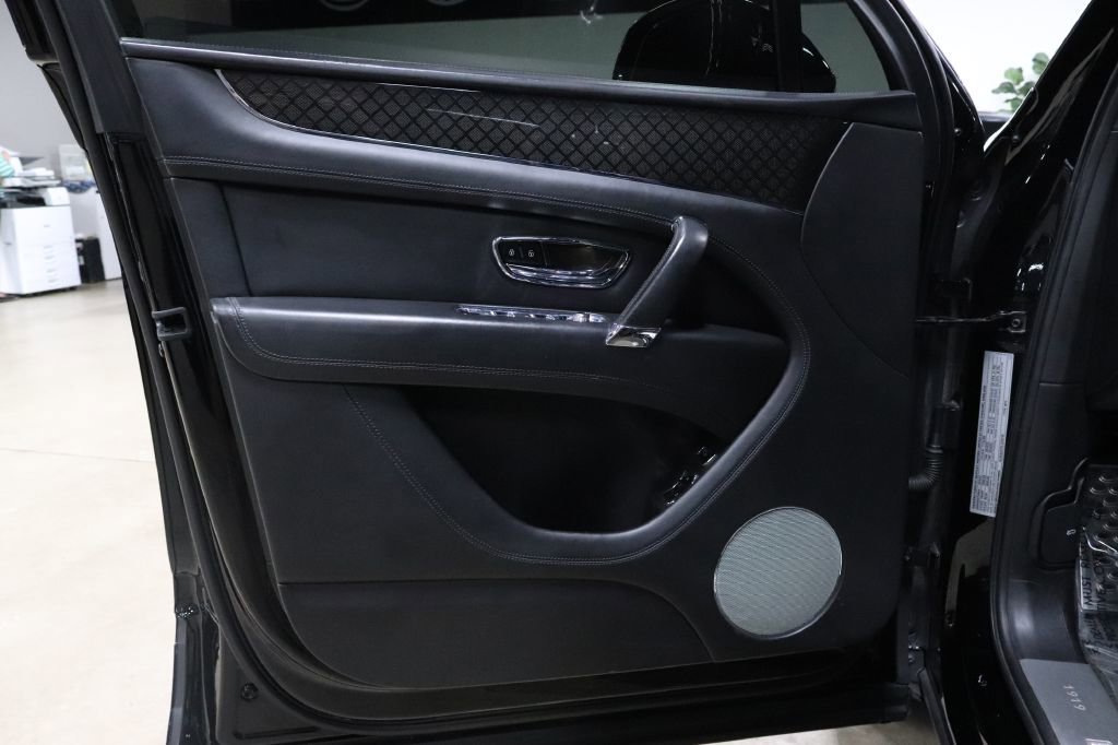 Used 2020 Bentley Bentayga Design Series image 9