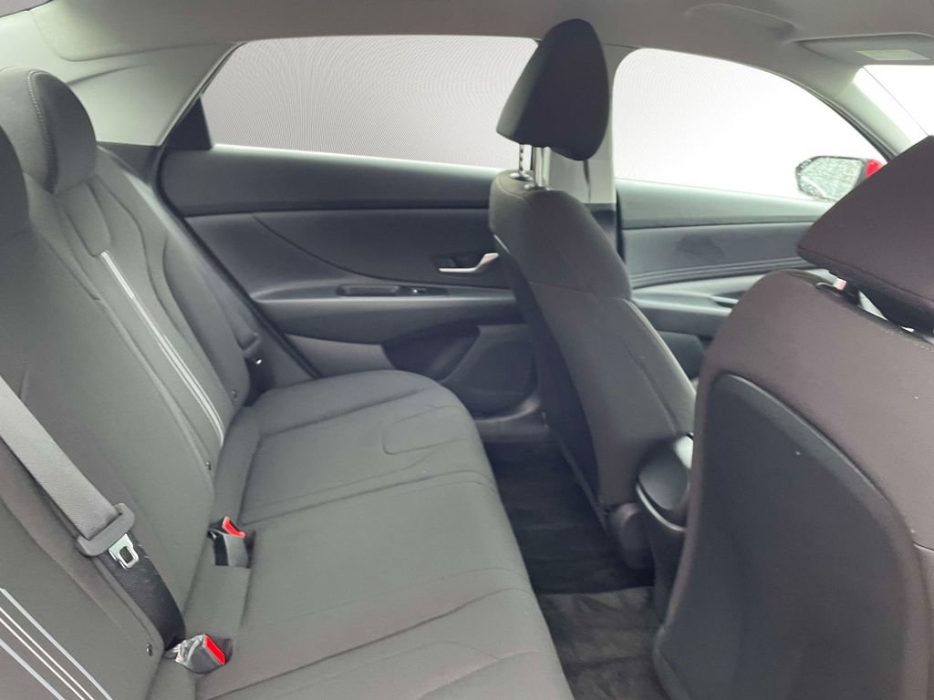 Used 2023 Hyundai Elantra SEL w/ Convenience Package FWD image 12