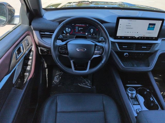 Used 2025 Ford Explorer Platinum w/ LUX Leather Package image 16