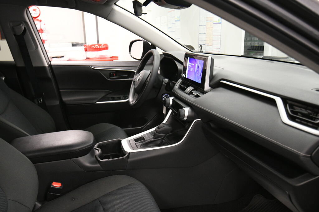 Certified 2023 Toyota RAV4 LE image 27