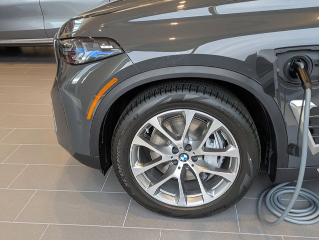 New 2026 BMW X5 xDrive50e image 10