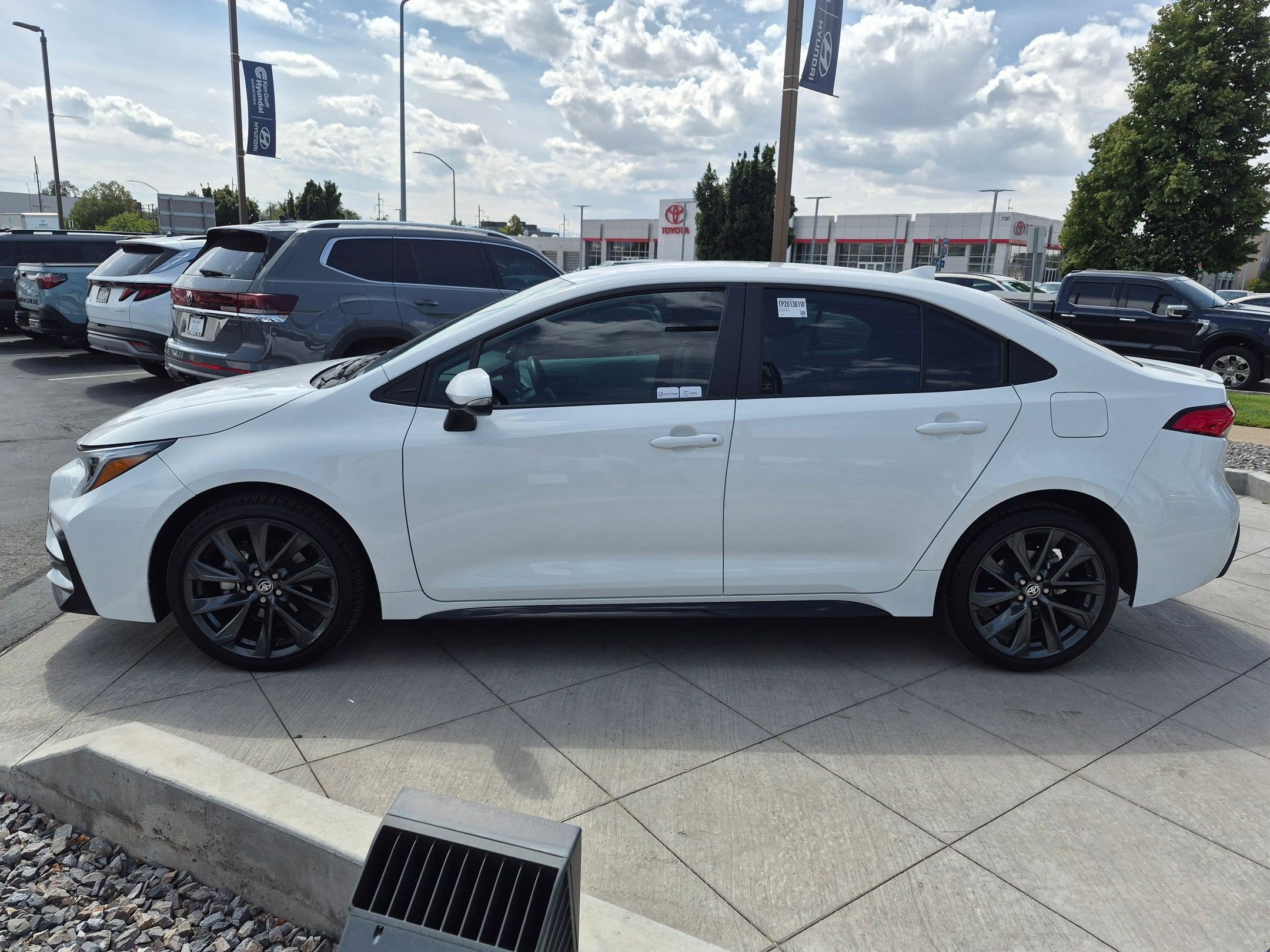Used 2026 Toyota Corolla SE w/ Carpet Mat Package (TMS) FWD image 9