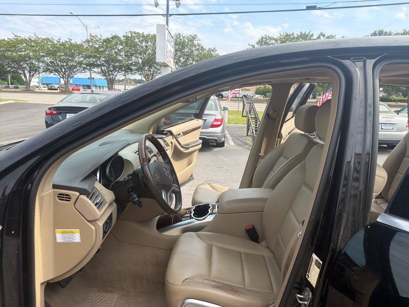 Used 2011 Mercedes-Benz R 350 4MATIC image 9