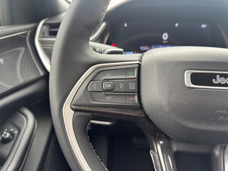 Used 2023 Jeep Grand Cherokee Altitude image 25