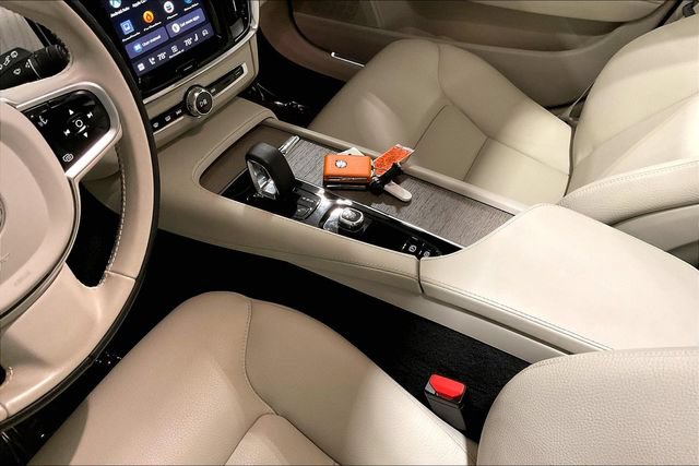 Certified 2025 Volvo V90 B6 Cross Country Plus AWD/4WD image 17
