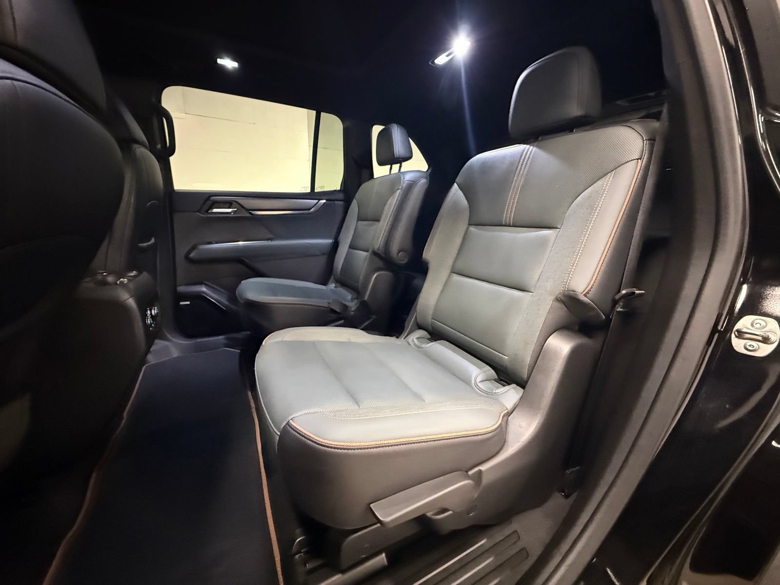 Used 2024 GMC Acadia AT4 w/ Luxury Package AWD/4WD image 21