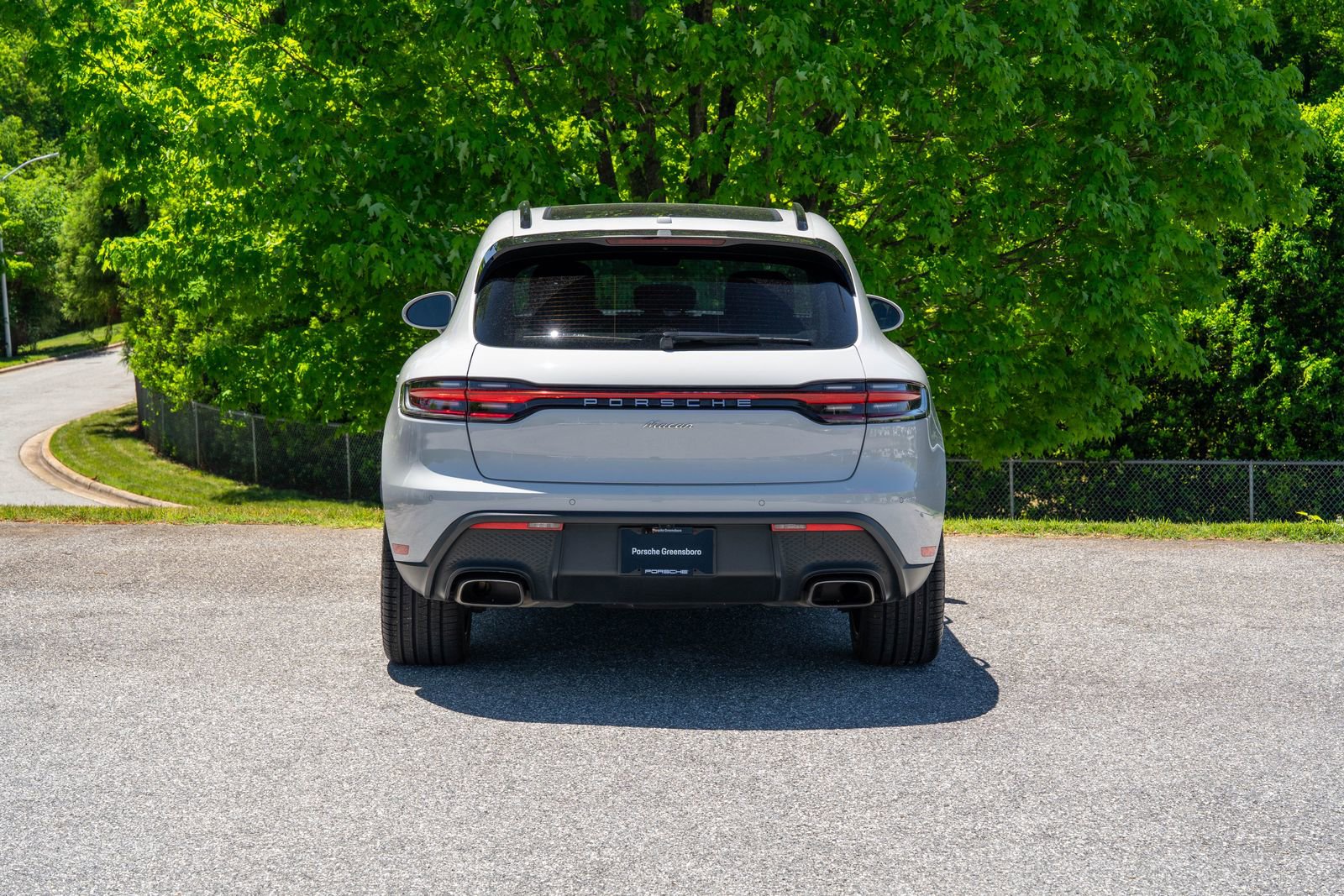 Certified 2023 Porsche Macan AWD/4WD image 6