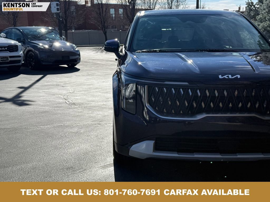 Used 2025 Kia Carnival FWD image 13