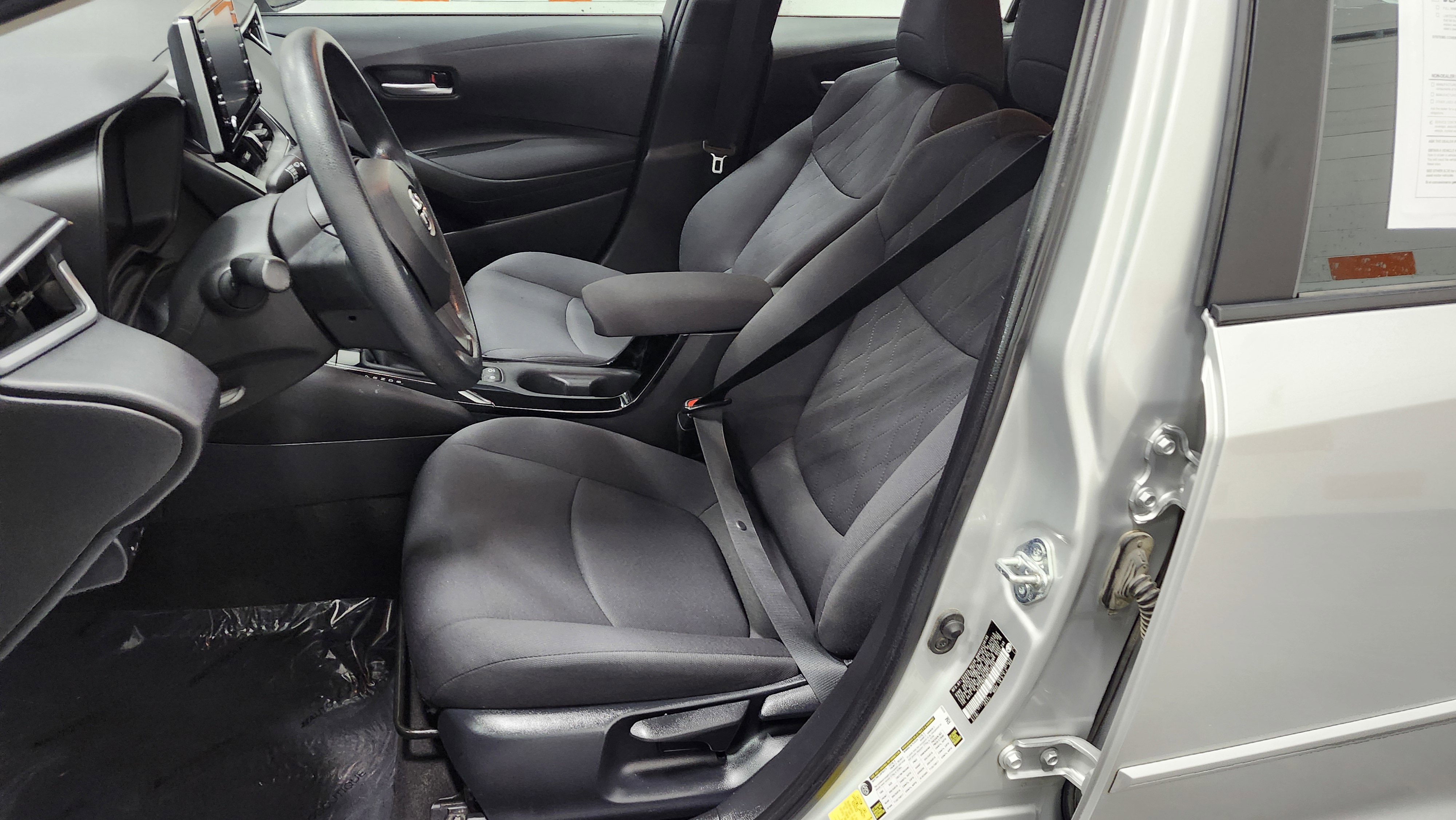 Used 2021 Toyota Corolla LE image 21