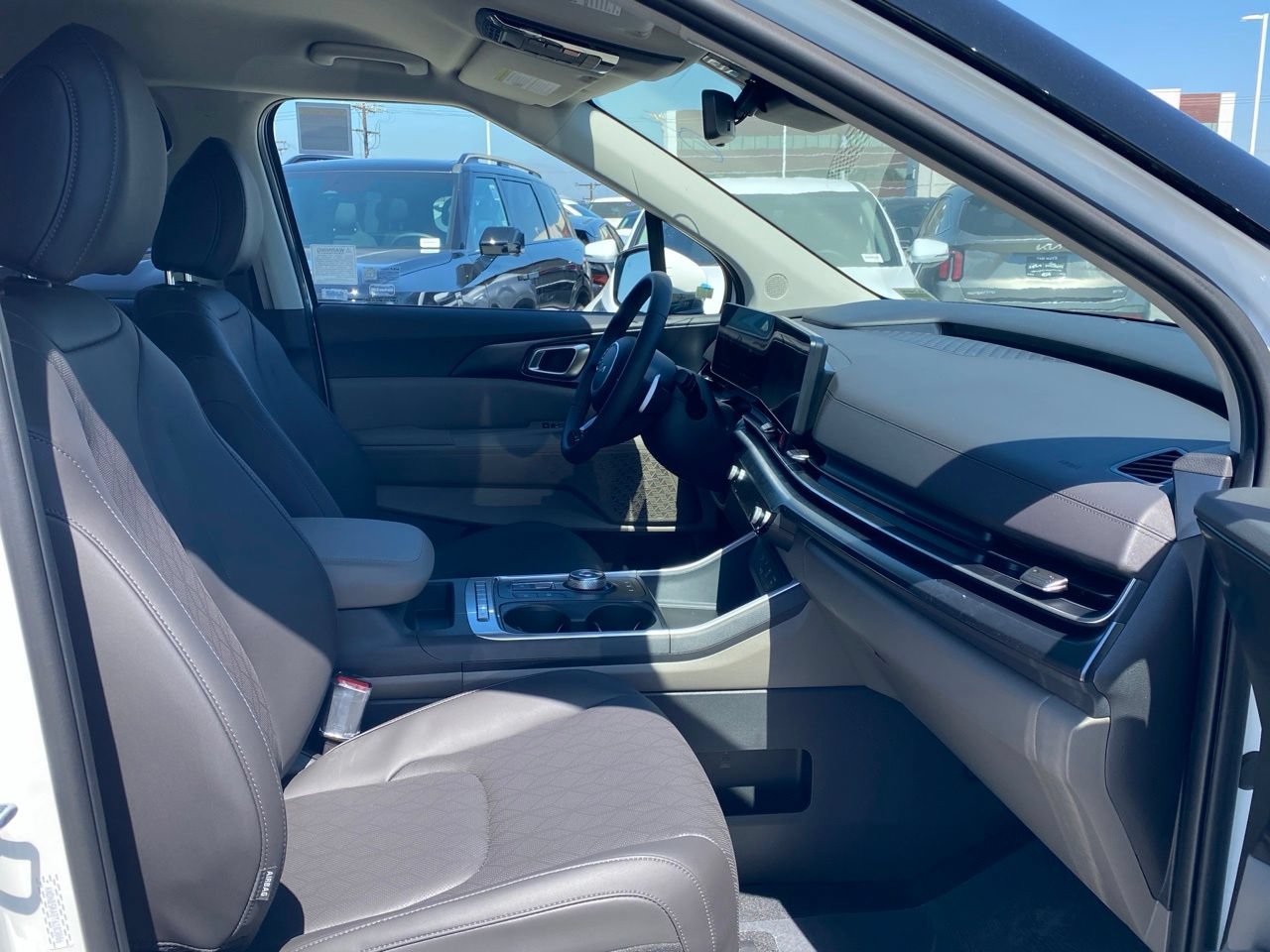 New 2026 Kia Carnival LXS FWD image 27