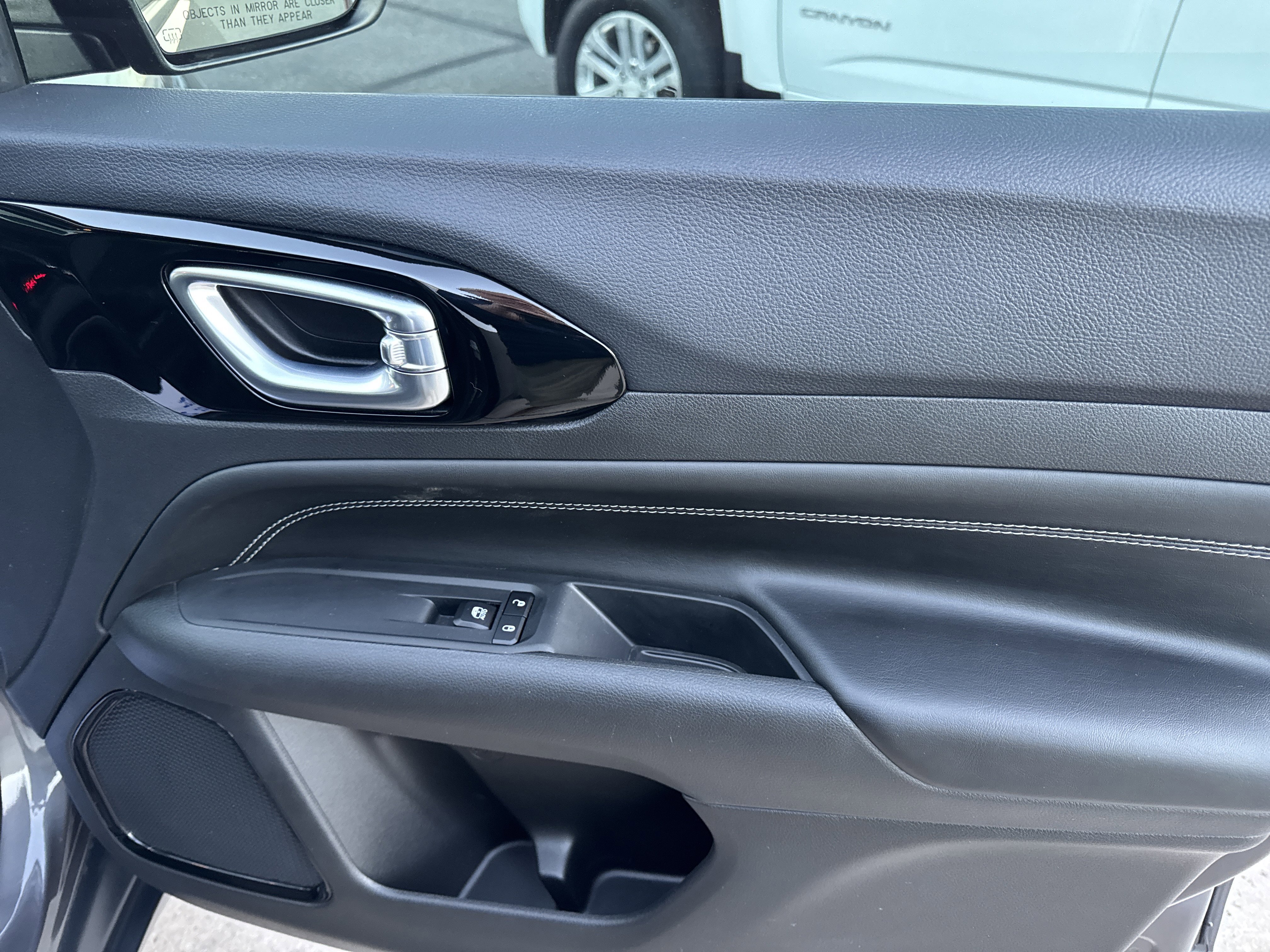 Used 2024 Jeep Compass Latitude w/ Convenience Group image 17