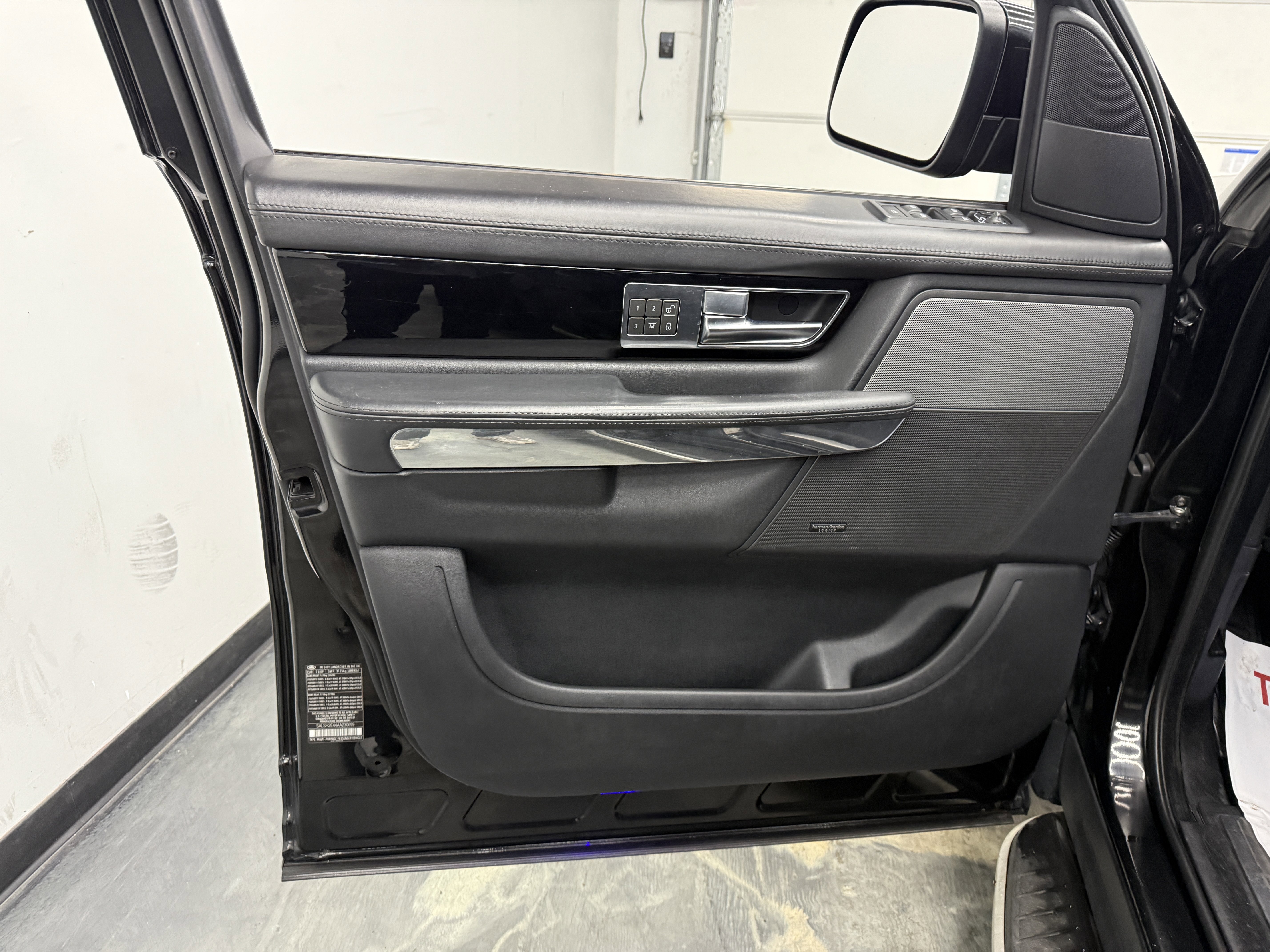 Used 2010 Land Rover Range Rover Sport Supercharged image 9