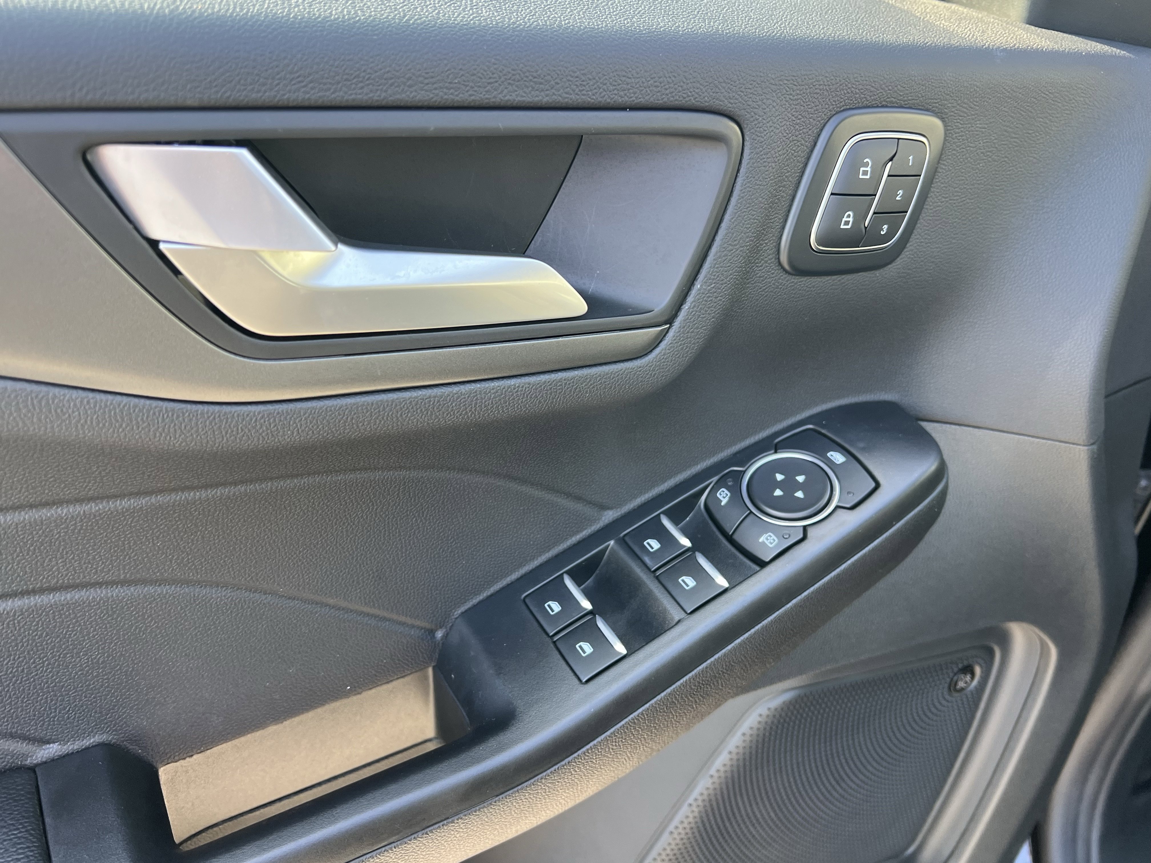 Used 2025 Ford Escape Active w/ Active Premium Tech Pack image 25