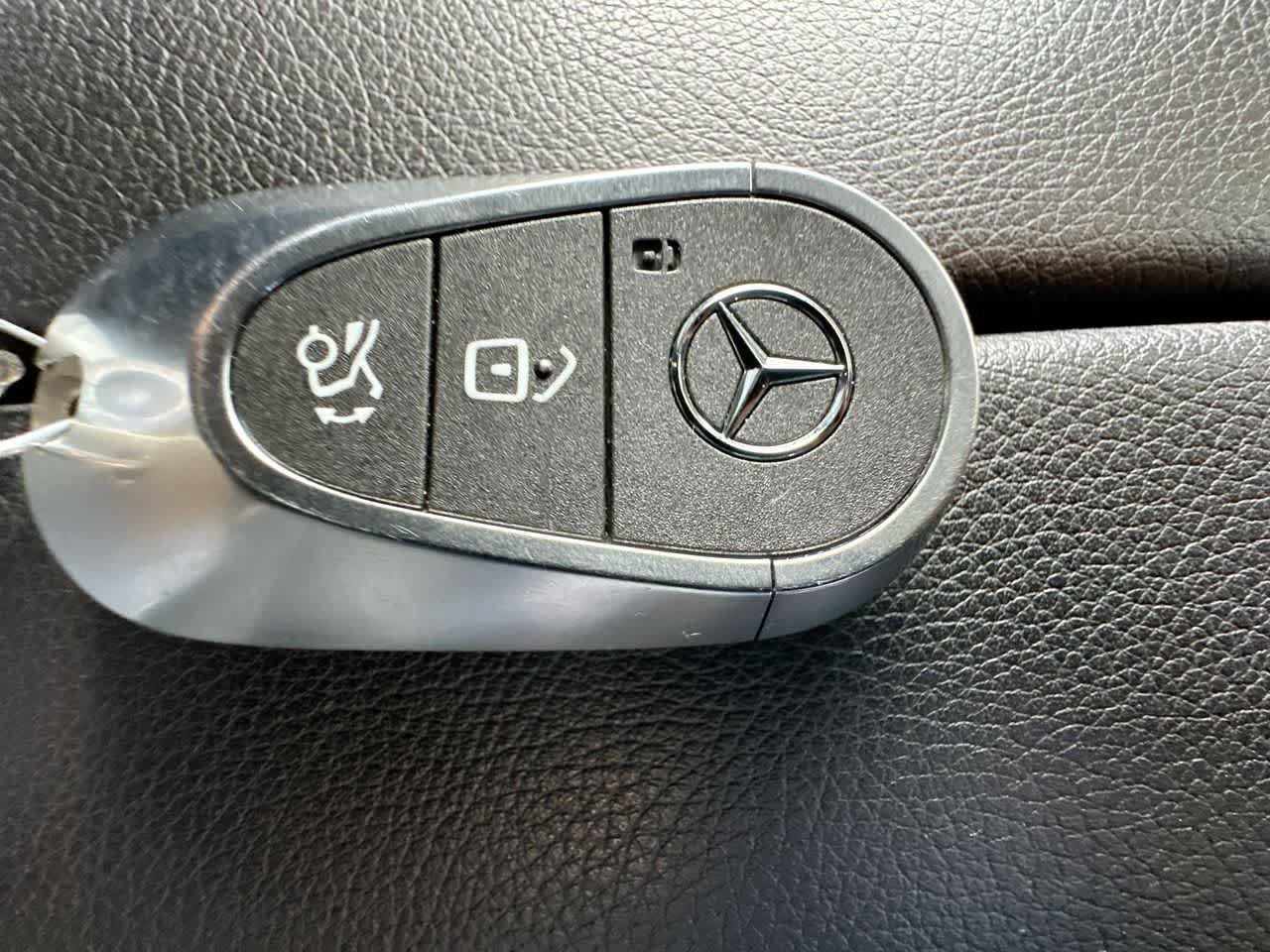 Used 2025 Mercedes-Benz GLC 300 4MATIC image 28