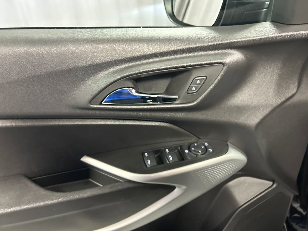 Used 2025 Chevrolet Trax LS FWD image 13