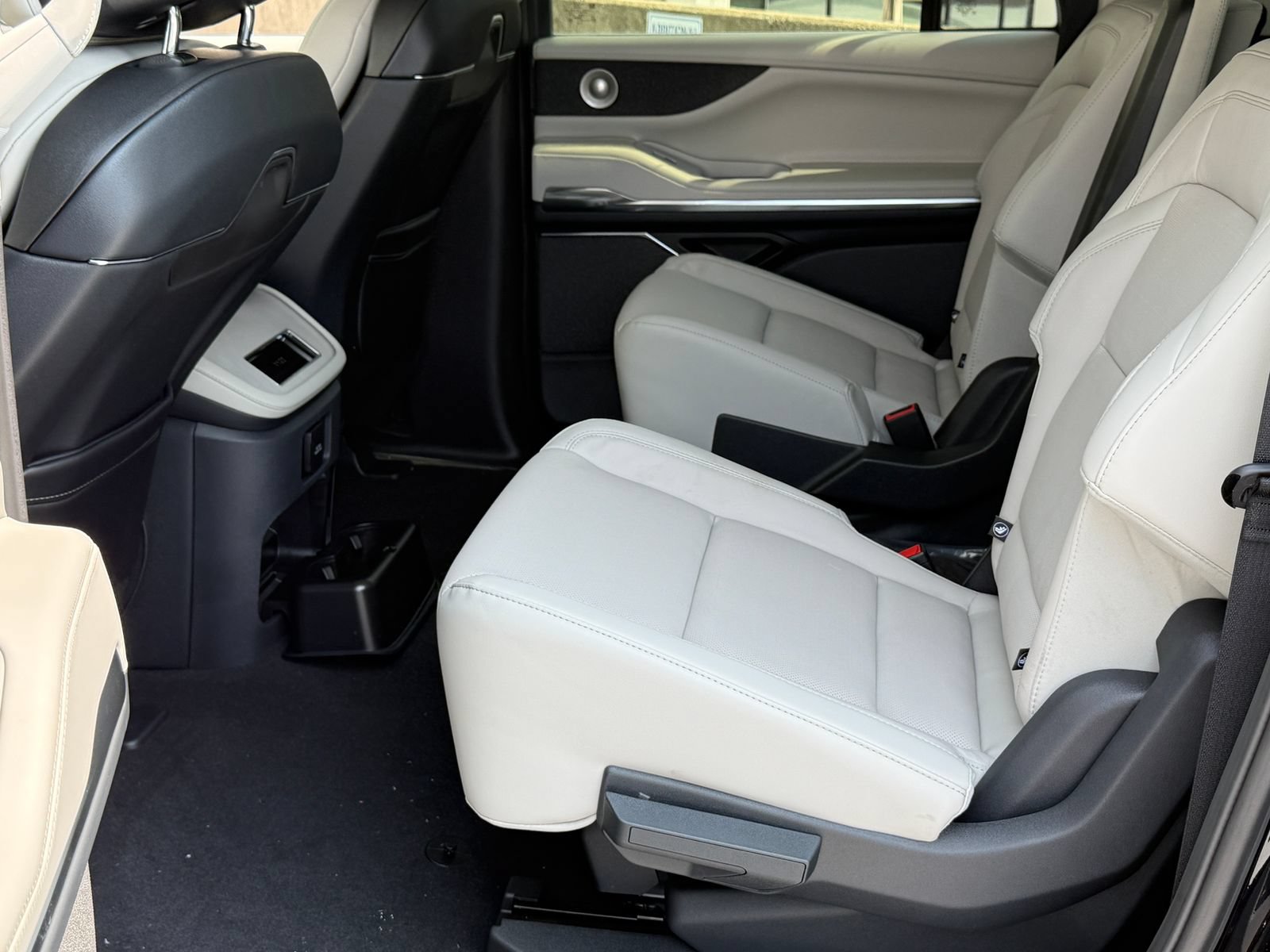 New 2026 Lincoln Navigator L Reserve AWD/4WD image 21