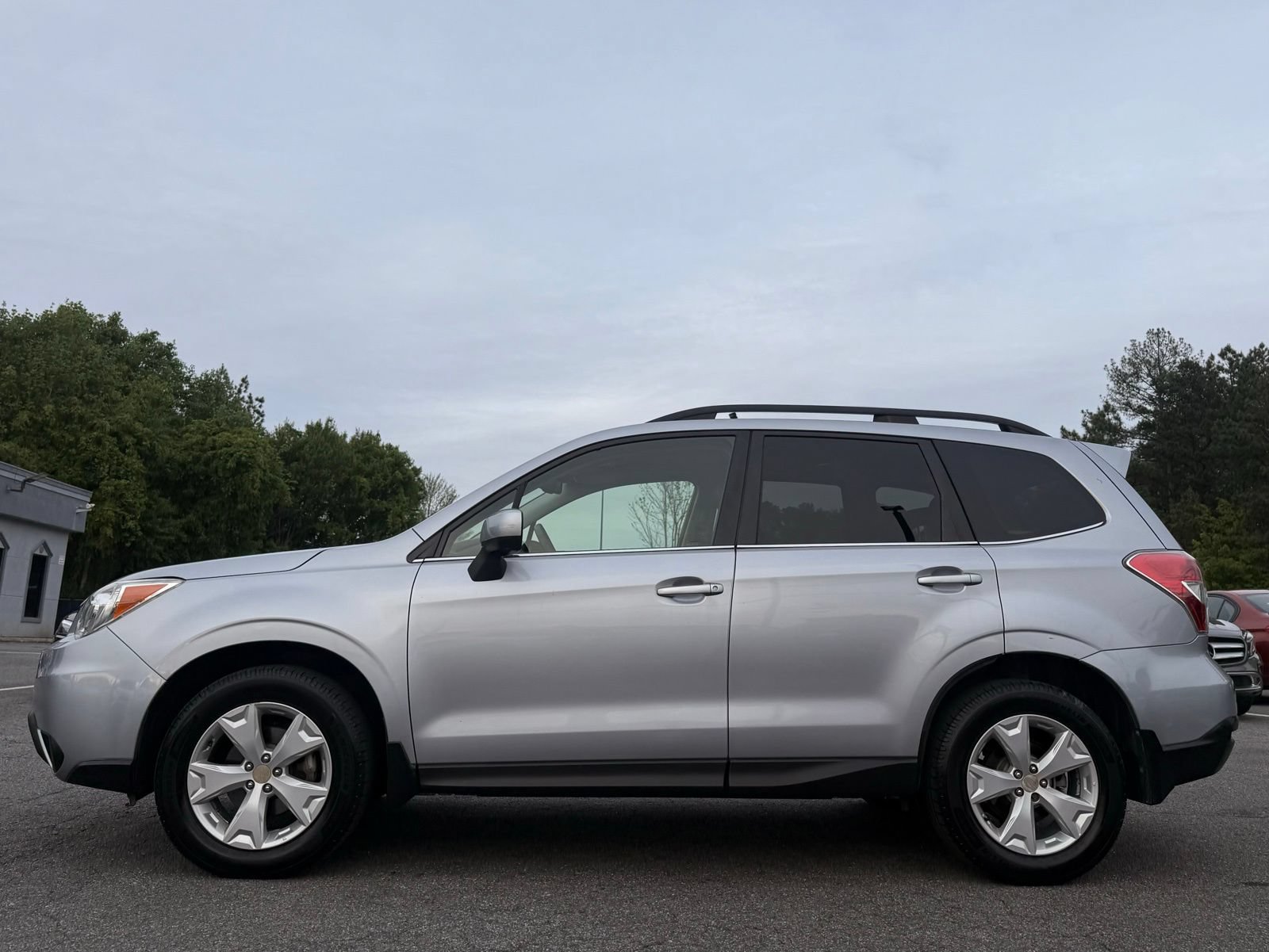 Used 2016 Subaru Forester 2.5i Limited AWD/4WD image 2