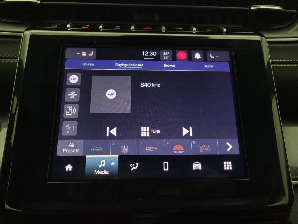 Used 2023 Jeep Grand Cherokee Altitude image 25