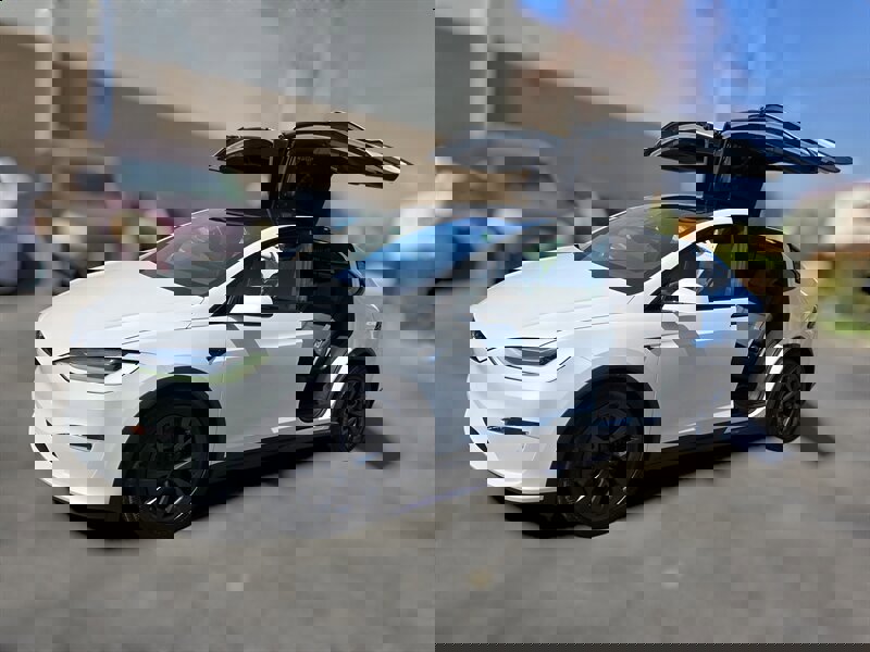 Used 2022 Tesla Model X image 3