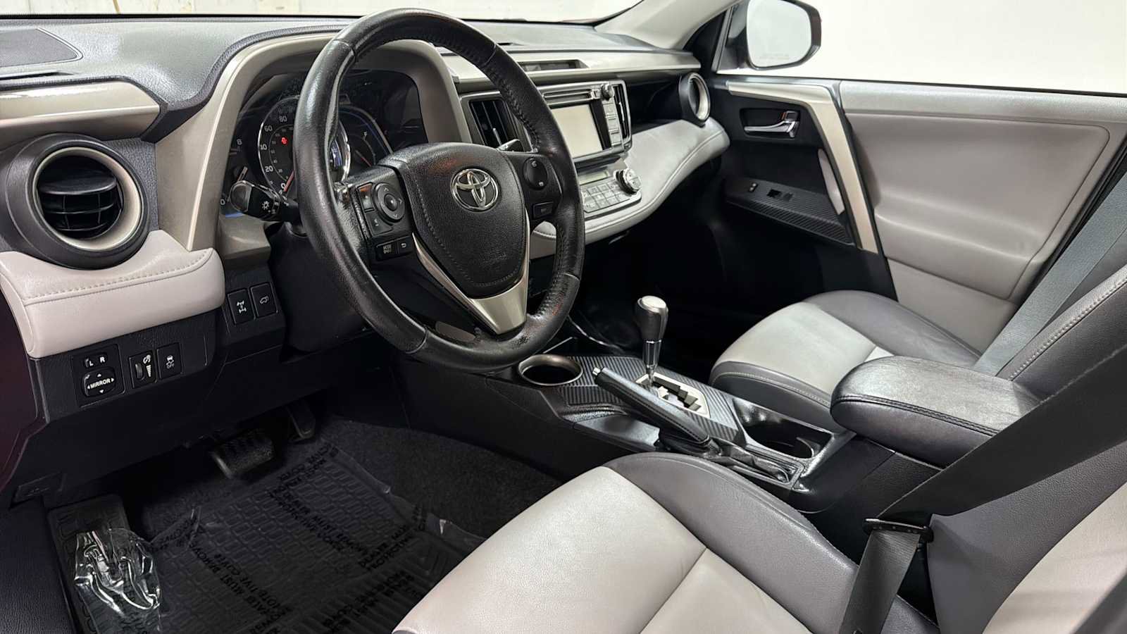 Used 2013 Toyota RAV4 Limited AWD/4WD image 12