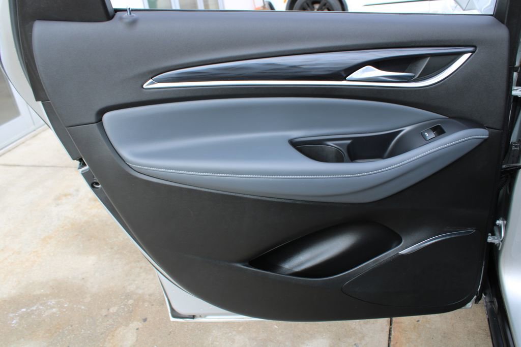 Used 2020 Buick Enclave Essence image 21