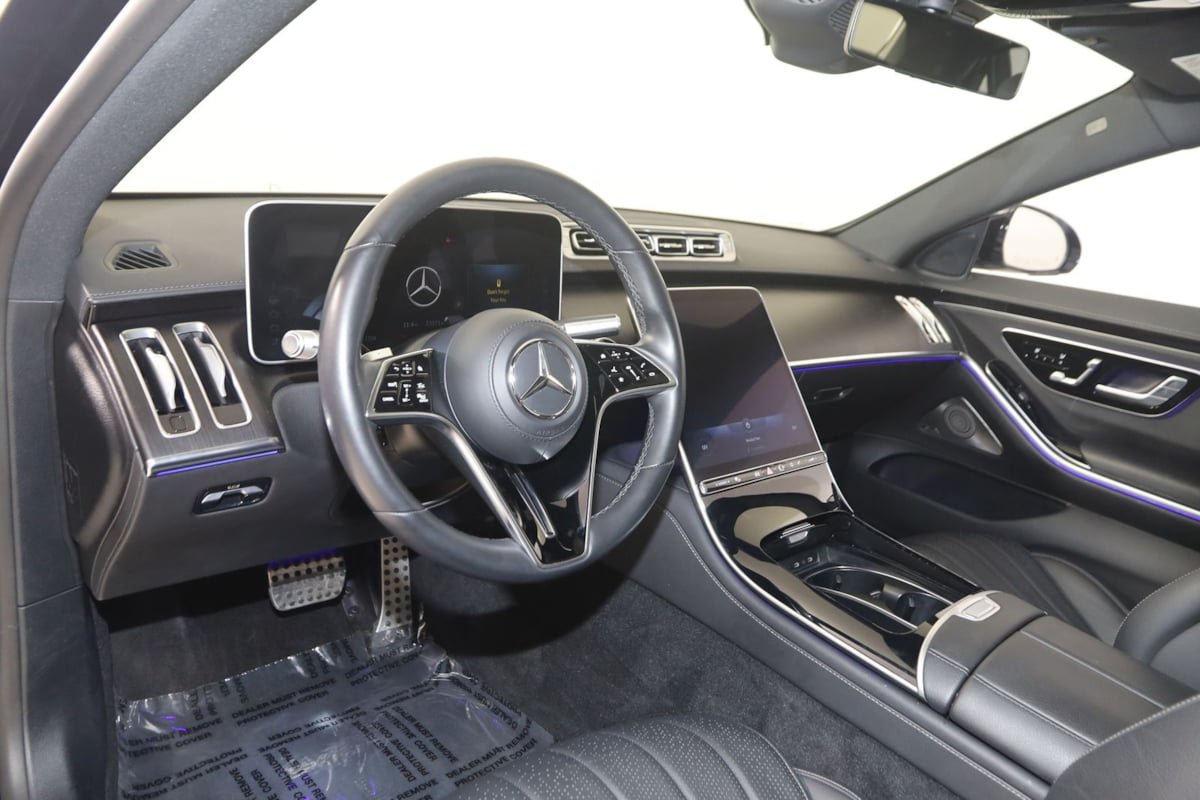 Used 2022 Mercedes-Benz S 500 4MATIC w/ AMG Line Package image 32