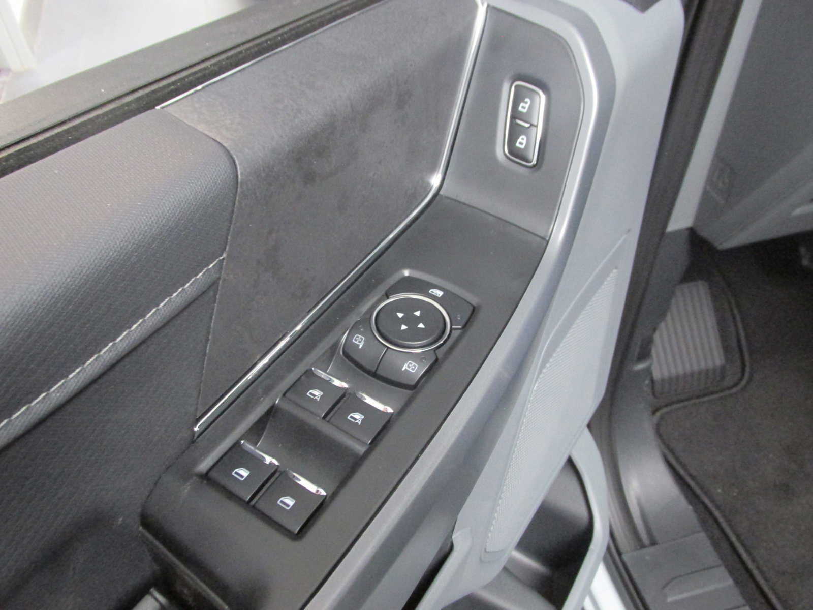 New 2025 Ford F150 XLT w/ Equipment Group 302A MID image 25
