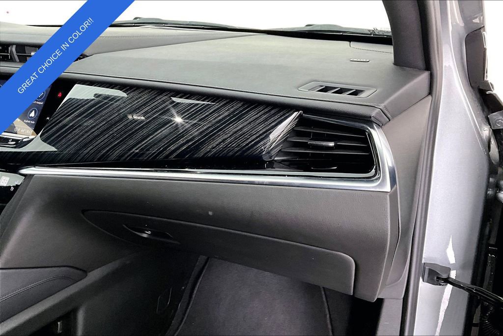 Used 2025 Cadillac XT6 Premium Luxury image 22