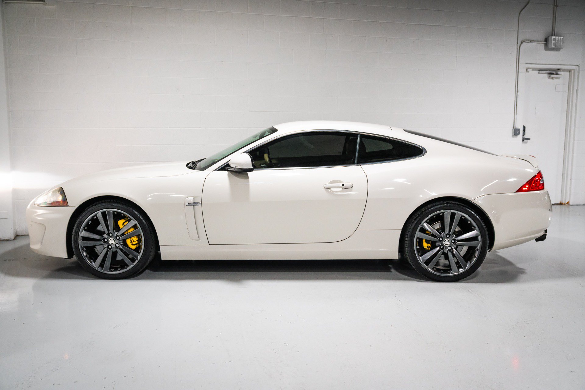 Used 2010 Jaguar XK Coupe RWD image 6