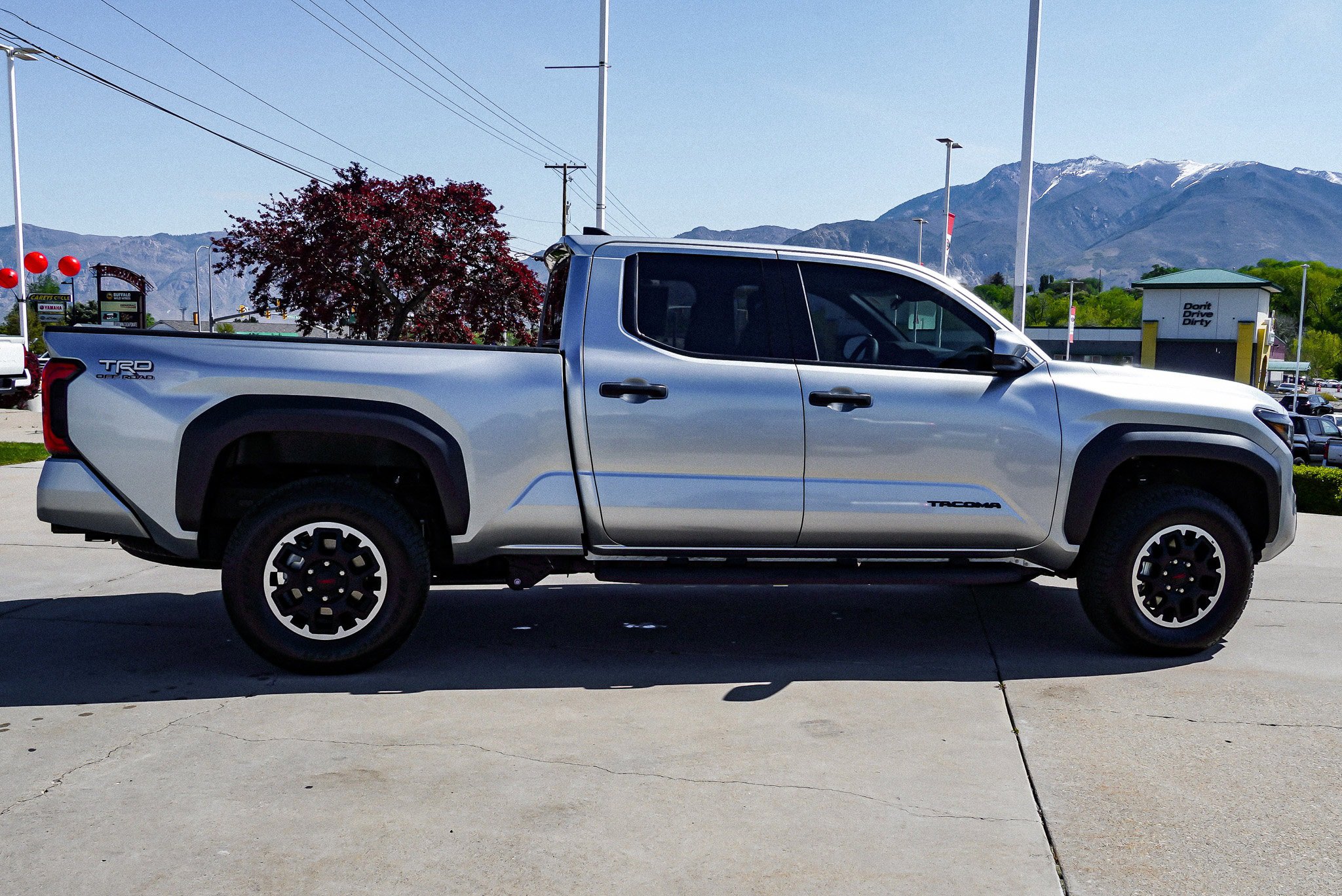 Certified 2025 Toyota Tacoma TRD Off-Road AWD/4WD image 9